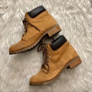 Brown/tan boots